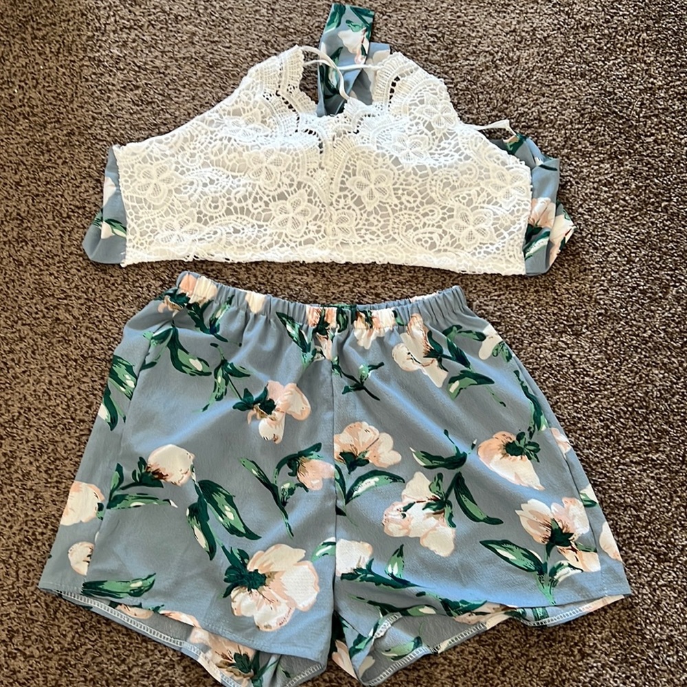 Size L printed halter wrap top gray and shorts set
